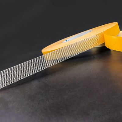 উচ্চ আঠালো শক্তি সম্পন্ন ডাবল সাইডেড ফাইবারগ্লাস জাল টেপ, যা PVC ওয়েদার স্ট্রিপ এবং ফ্লোরের জন্য উপযুক্ত, এটির পুরুত্ব 220MIC